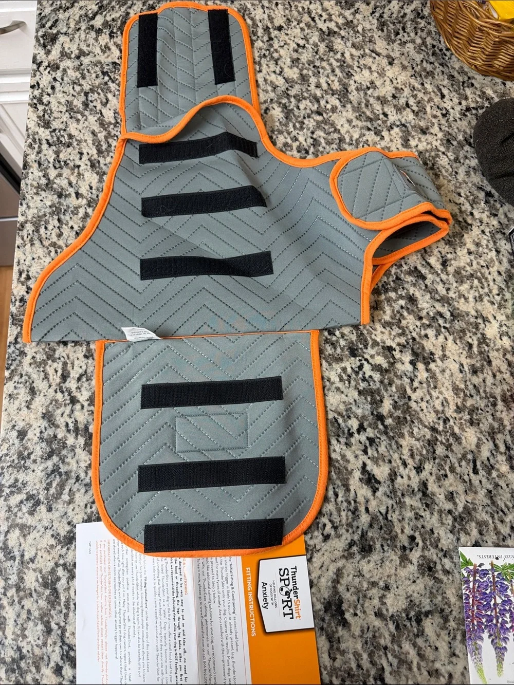 Thundershirt Sport Anxiety Wrap in Platinum with Tangerine Trim Sz Medium